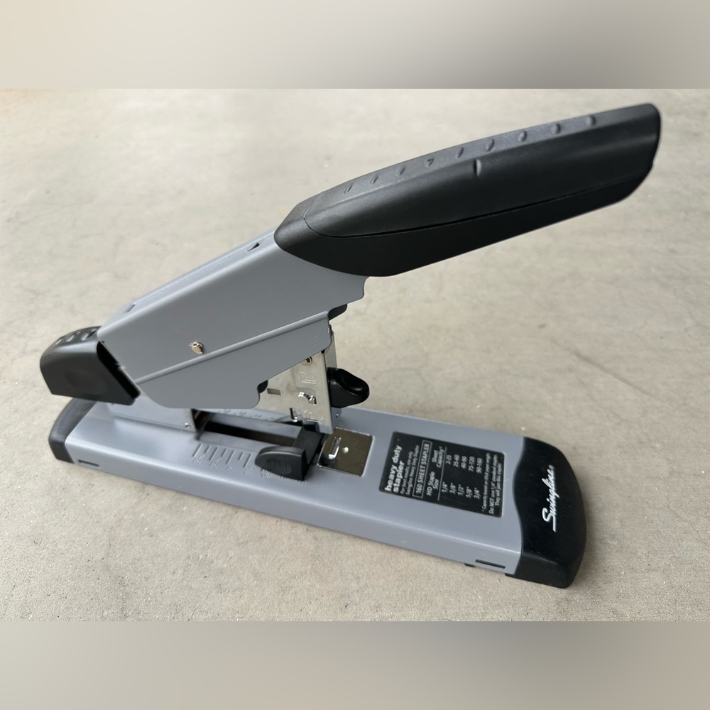 Swingline Heavy Duty Stapler 160 Sheet Capacity 39005 Gray & Black